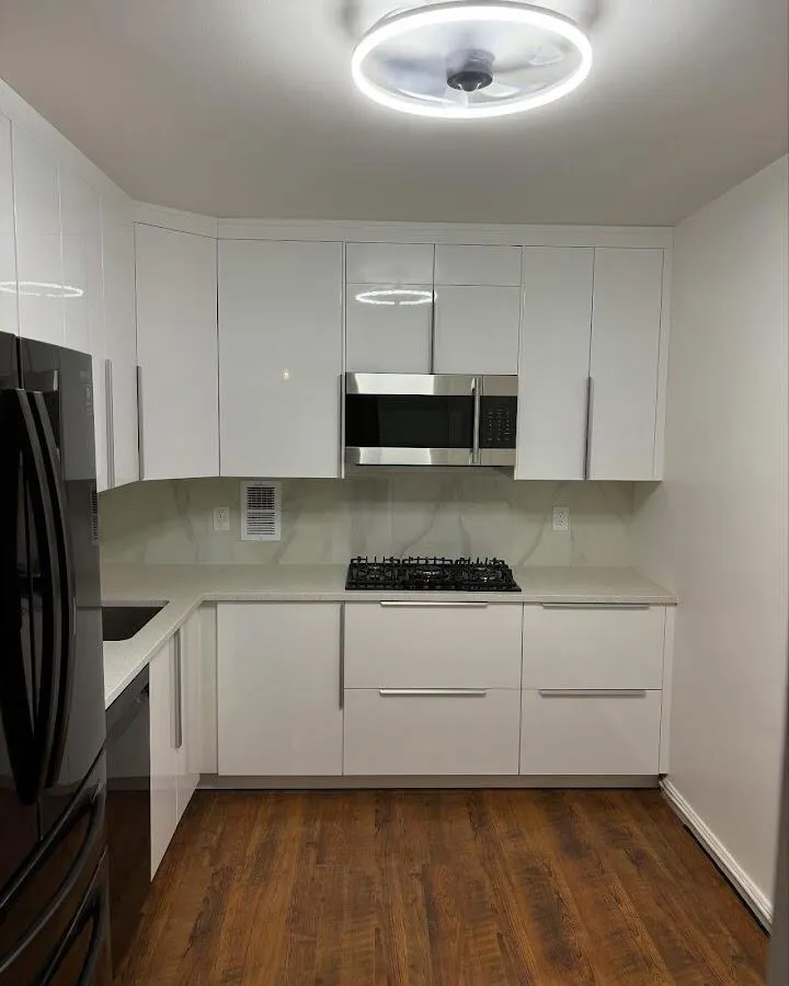 Renovated kitchen with quartz countertops in Marion Oaks